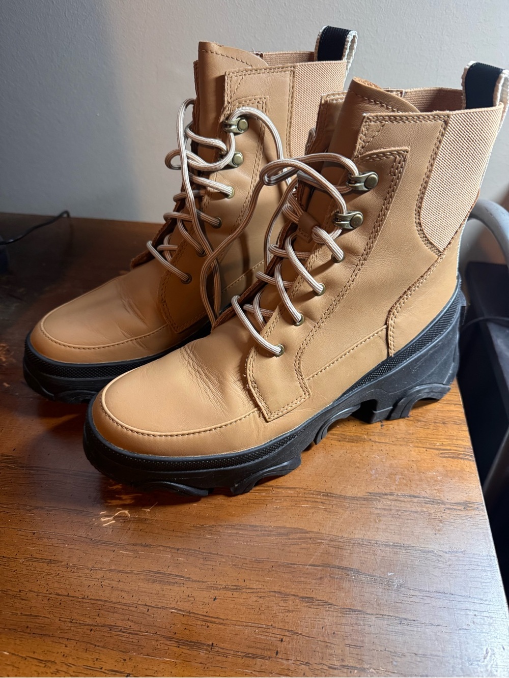 Women’s Tan sorel Lace-Up Platform waterproof  Boots